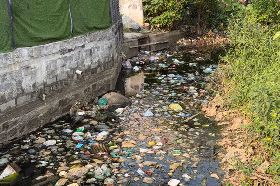 “Điểm đen” ô nhiễm giữa phường Bình Định