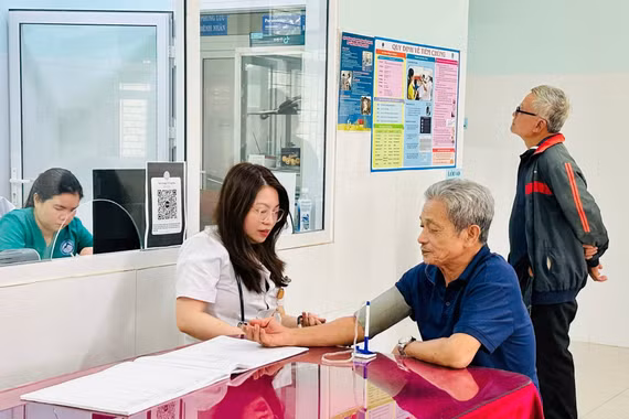 Đưa bác sĩ về gần dân
