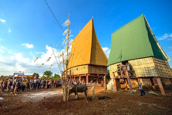 Khi du lịch bắt đầu từ bản sắc