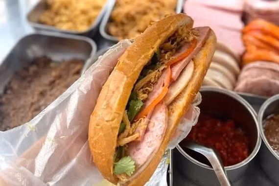 32 người đau bụng dữ dội sau khi ăn bánh mì