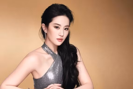 “Thần tiên tỷ tỷ” Lưu Diệc Phi diện đầm của nhà thiết kế Lê Thanh Hòa
