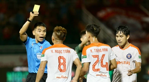 VPF thuê trọng tài FIFA nước ngoài bắt trận 'chung kết ngược' V-League