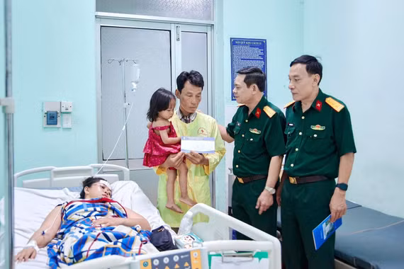 Tình người từ những ca bệnh xuyên biên giới
