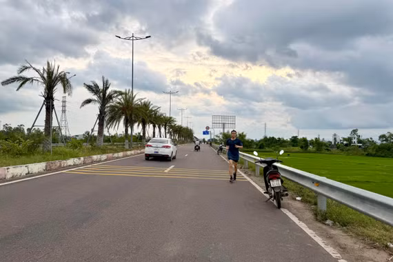Tai nạn rình rập từ thói quen tập thể dục trên quốc lộ