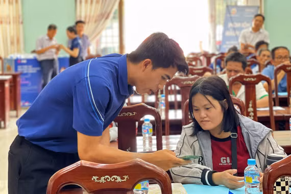 Tiểu thương xã Tây Sơn tích cực tham gia “Chợ số”