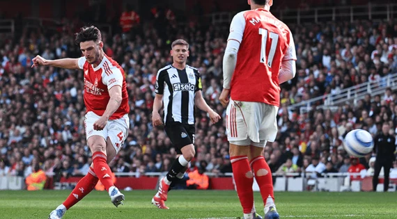 Siêu phẩm của Declan Rice giúp Arsenal định đoạt vé Champions League