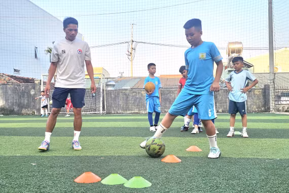 Nuôi dưỡng niềm đam mê bóng đá trong học sinh tiểu học