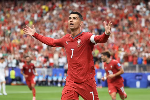 Tốp ghi bàn World Cup mới nhất: Vinicius áp sát Messi, chờ Ronaldo bứt phá