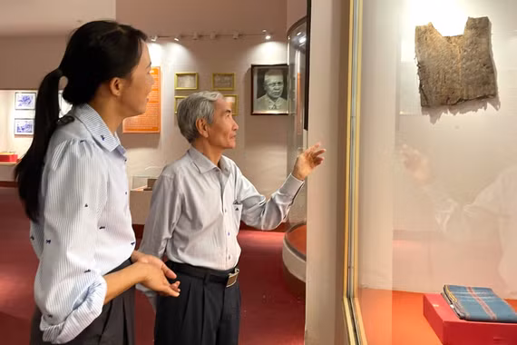 Hiện vật “kể chuyện” Anh hùng