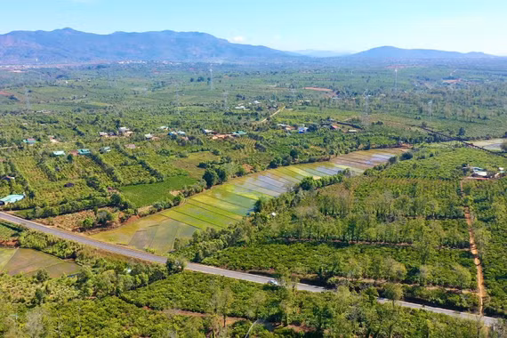 Bám đất 4 thập niên, xây làng quê trù phú
