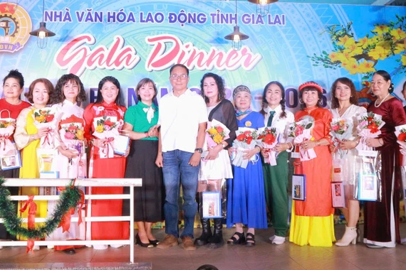 Nhà Văn hóa Lao động tỉnh tổng kết hoạt động năm 2025, biểu dương những tập thể, cá nhân tiêu biểu.