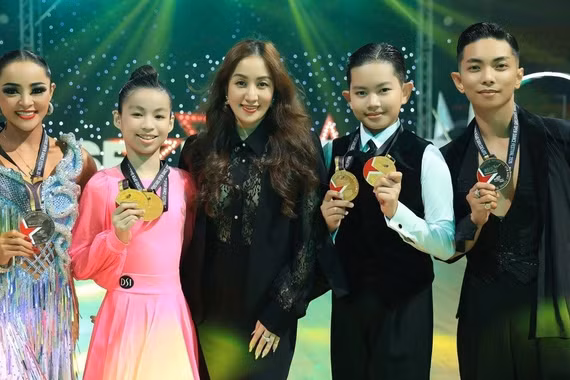 Phan Hiển cùng bạn nhảy Thu Hương lập 'hat-trick' tại giải vô địch Đông Nam Á