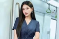 Chân váy denim, đầm denim dáng dài... làm mới tủ đồ công sở hiện đại