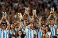 Messi chính thức xác nhận dự World Cup 2026, lập tức trình diễn cúp vàng