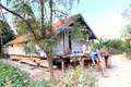 Bên chiếc cầu thang nhà dài