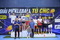 Cặp VĐV Đào Thị Hồng Nữ và Nguyễn Lê Huy Hiện vô địch Giải pickleball Royal Park Tú CNC năm 2026