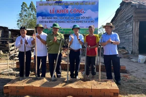 Chủ tịch UBND tỉnh Rah Lan Chung: Kiểm tra tình hình xóa nhà tạm, nhà dột nát và vùng tưới hồ thủy lợi Ia Mơr