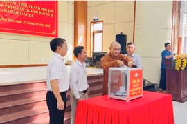 Cán bộ và Nhân dân xã Phú Túc tham gia quyên góp, ủng hộ tại lễ phát động. Ảnh: Ngô Thu