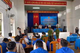 Quang cảnh phiên tòa giả định xét xử sơ thẩm vụ án hình sự Trốn tránh nghĩa vụ quân sự. Ảnh: Vũ Chi