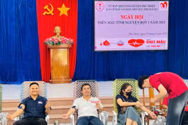 Đông đảo người dân huyện Phú Thiện tham gia hiến máu tình nguyện. Ảnh: Vũ Chi