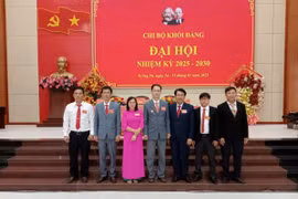 Chi ủy Khối Đảng nhiệm kỳ 2025-2030 ra mắt Đại hội. Ảnh: V.C