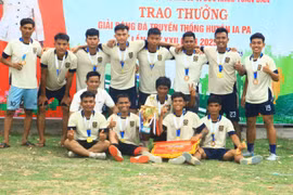 Đội bóng xã Ia Kdăm đã xuất sắc giành chức vô địch giải bóng đá truyền thống huyện Ia Pa năm 2025. Ảnh: ĐVCC