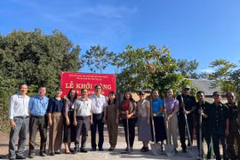 Lễ khởi công xóa nhà tạm, nhà dột nát cho hộ cận nghèo xã Ia Rbol. Ảnh: Vũ Chi