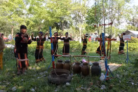 Tham gia Ngày hội văn hóa văn hóa, thể thao các dân tộc thiểu số huyện Krông Pa lần thứ III năm 2025, Đoàn nghệ nhân xã Ia Rmok phục dựng lễ cúng cầu mưa. Ảnh: Vũ Chi