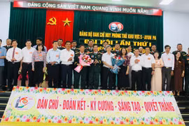 Ban Chấp hành Đảng bộ Ban Chỉ huy phòng thủ khu vực 5-Ayun Pa nhiệm kỳ 2025-2030 ra mắt Đại hội. Ảnh: Vũ Chi