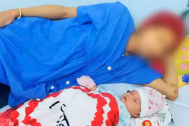 Mẹ con sản phụ đều khỏe mạnh sau khi được các bác sĩ Trung tâm Y tế Ayun Pa cấp cứu thành công. Ảnh: ĐVCC