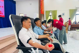 Buổi hiến máu thu hút đông đảo cán bộ, người dân các xã Phú Thiện, Ia Hiao và Chư A Thai tham gia. Ảnh: Vũ Chi