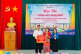 Liên đội Trường THCS Dân tộc Nội trú xuất sắc giành giải nhất hội thi Tiếng hát măng non huyện Ia Pa. Ảnh: Vũ Chi