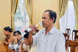 Cử tri phường Ayun Pa nêu kiến nghị tại buổi tiếp xúc cử tri. Ảnh: Vũ Chi