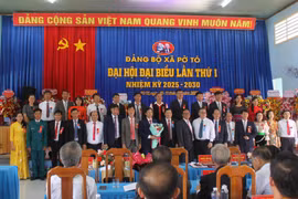 Ban Chấp hành Đảng bộ xã Pờ Tó ra mắt Đại hội. Ảnh: Vũ Chi