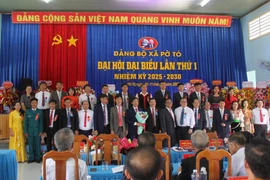 Ban Chấp hành Đảng bộ xã Pờ Tó ra mắt Đại hội. Ảnh: Vũ Chi