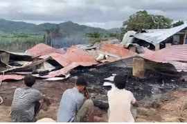 Toàn bộ căn nhà sàn rộng 170 m2 của gia đình ông Rcăm Ngai bị thiêu rụi hoàn toàn sau trận hỏa hoạn. Ảnh: N.T