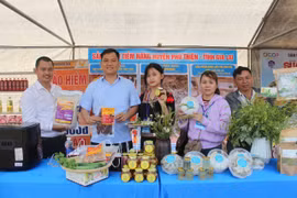 Sản phẩm bò một nắng, heo một nắng được giới thiệu, trưng bày tại hội chợ nông sản an toàn huyện Phú Thiện năm 2025. Ảnh: Vũ Chi