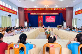 Quang cảnh hội nghị đối thoại giữa Chủ tịch UBND huyện Phú Thiện với cán bộ, hội viên phụ nữ. Ảnh: Vũ Chi