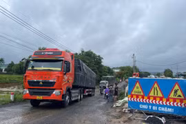 Quốc lộ 25 đoạn qua cầu Plei Lôk (thôn Đoàn Kết, xã Ayun Hạ, huyện Phú Thiện) đã thông tuyến trở lại. Ảnh: Vũ Chi