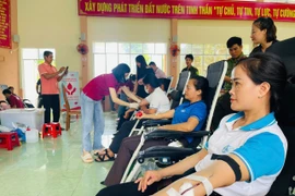 Đông đảo cán bộ, công chức, người dân 3 xã Ia Pa, Pờ Tó, Ia Tul tham gia hiến máu. Ảnh: Vũ Chi