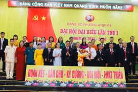 Ban Chấp hành Đảng bộ phường Ayun Pa nhiệm kỳ 2025-2030 ra mắt Đại hội. Ảnh: Vũ Chi