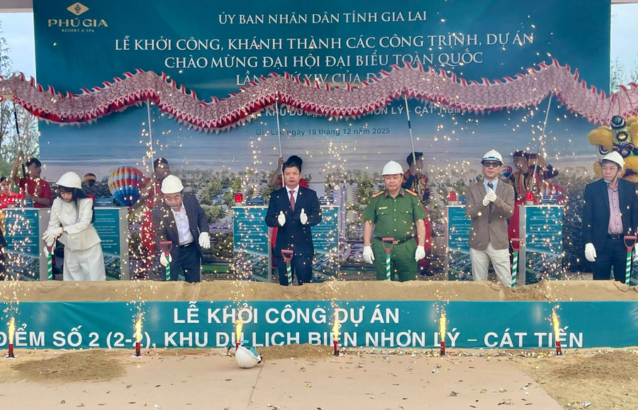 cac-dai-bieu-thuc-hien-nghi-thuc-cat-bang-khoi-cong-du-an-khu-du-lich-bien-nhon-ly-cat-tien-anh-minh-phuong.jpg