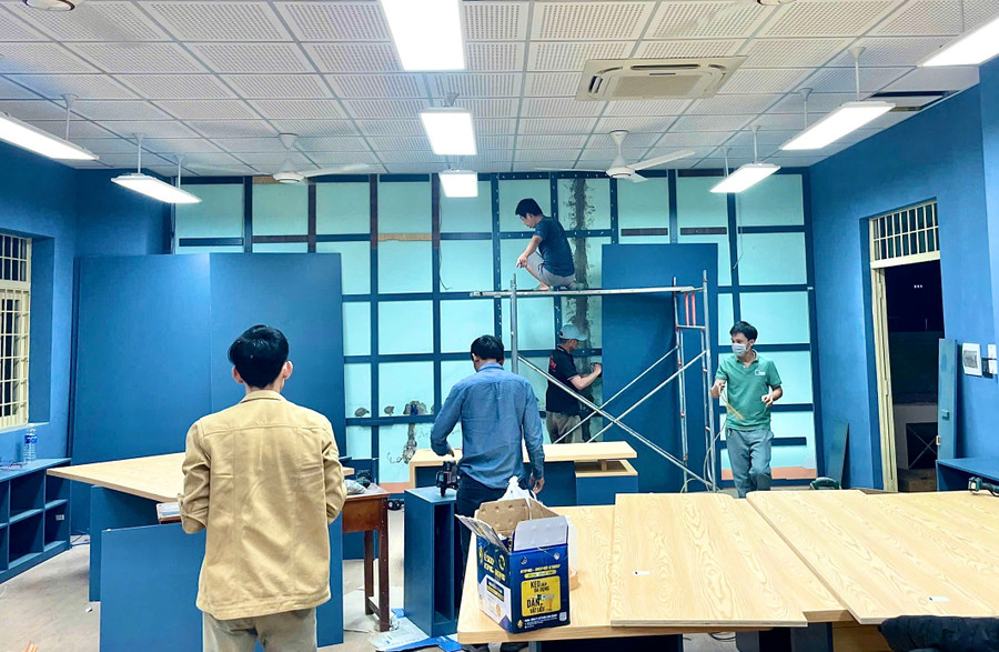 don-vi-thi-cong-khan-truong-lap-dat-cac-thiet-bi-hoan-thien-phong-hoc-stem-tai-truong-thpt-quoc-hoc-quy-nhon.jpg