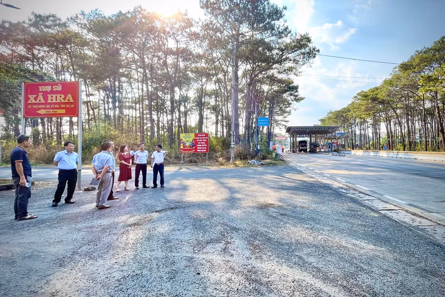 so-xay-dung-sau-khi-kiem-tra-thuc-te-da-thong-nhat-de-xuat-mien-gia-dich-vu-su-dung-duong-bo-qua-tram-bot-doi-voi-phuong-tien-cua-can-bo-cong-chuc-lam-viec-tai-ubnd-xa-hra.jpg