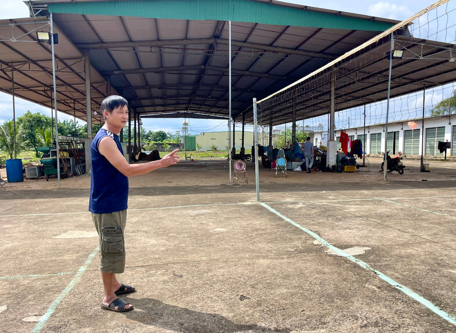 Ông Hoàng Văn Trượng-Chủ đầu tư chợ Chi Lăng-đề nghị chính quyền địa phương tăng cường kiểm tra, giải tỏa dứt điểm chợ tạm để tiểu thương trở lại buôn bán trong chợ chính thức. Ảnh: Minh Phương ong-hoang-van-truong-chu-dau-tu-cho-chi-lang-de-nghi-chinh-quyen-dia-phuong-tang-cuong-kiem-tra-giai-toa-dut-diem-cho-tam-de-tieu-thuong-tro-lai-buon-ban-trong-cho-chinh-thuc.jpg