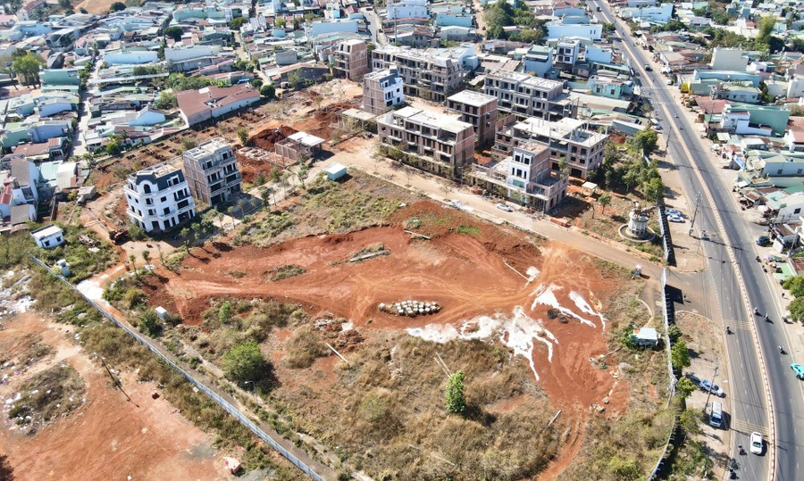Gần 6 năm trôi qua, Dự án Tổ hợp khách sạn, thương mại và nhà phố thương mại FLC Hilltop Gia Lai do Tập đoàn FLC đầu tư vẫn chưa hoàn thành. Ảnh: Minh Phương flc-1.jpg