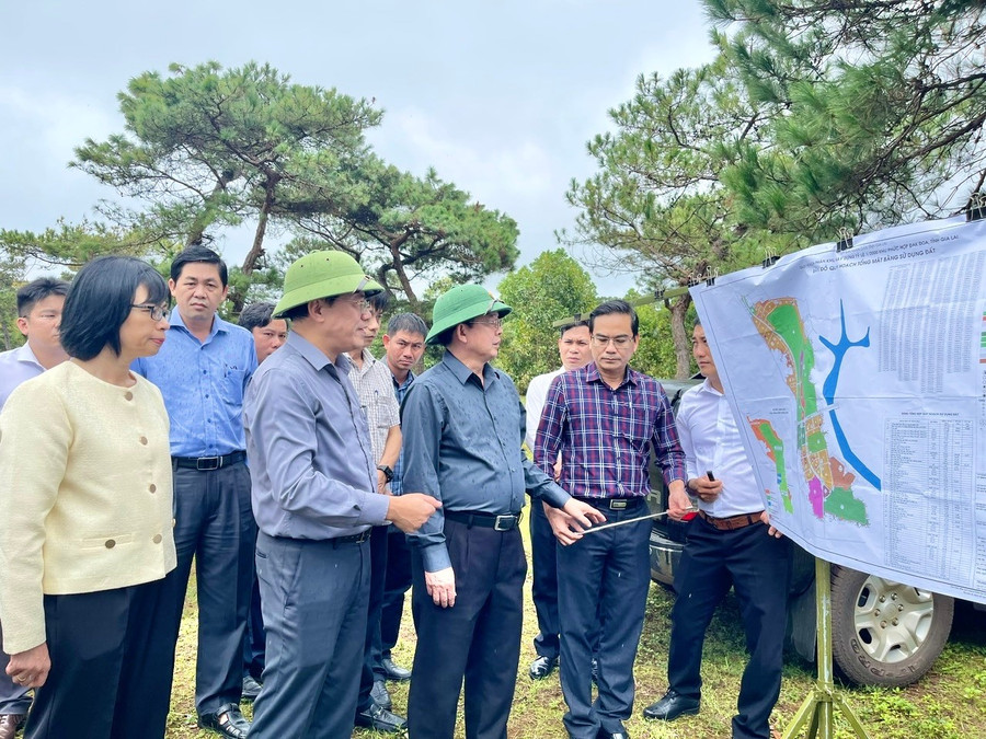 Lãnh đạo tỉnh kiểm tra Khu phức hợp Đak Đoa (xã Đak Đoa). Ảnh: Phương Dung lanh-dao-tinh-kiem-tra-khu-phuc-hop-dak-doa-tinh-gia-lai-thuoc-xa-dak-doa.jpg