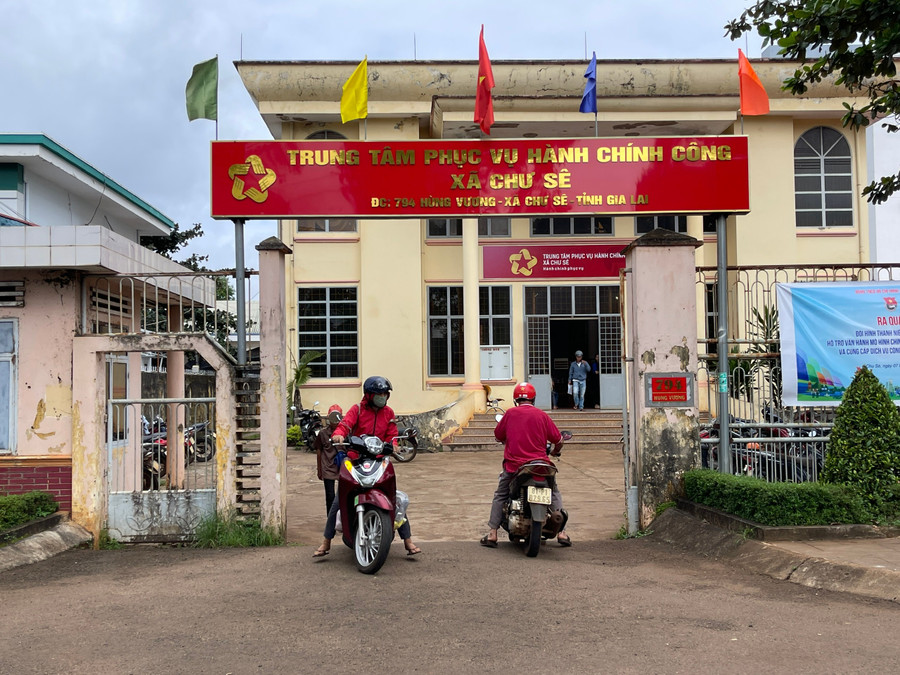 UBND tỉnh yêu cầu các xã, phường ưu tiên đảm bảo điều kiện vật chất cho các Trung tâm Phục vụ hành chính công. Ảnh: Minh Phương hanh-chinh.jpg