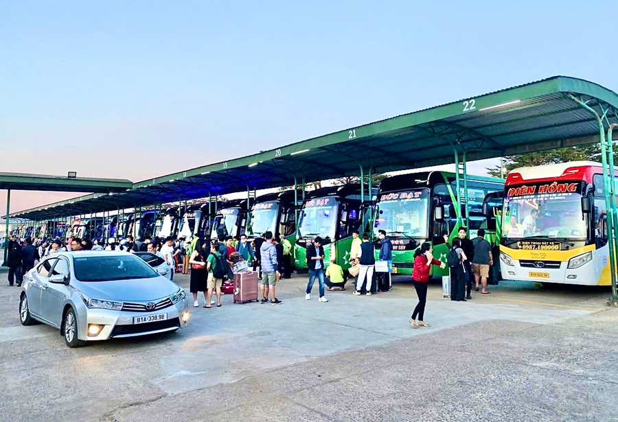 Sở Xây dựng yêu cầu các đơn vị kinh doanh vận tải chủ động xây dựng kế hoạch tăng cường phương tiện, bố trí lái xe để phục vụ tốt nhu cầu đi lại tăng cao. Ảnh: Minh Phương bo-tri.jpg