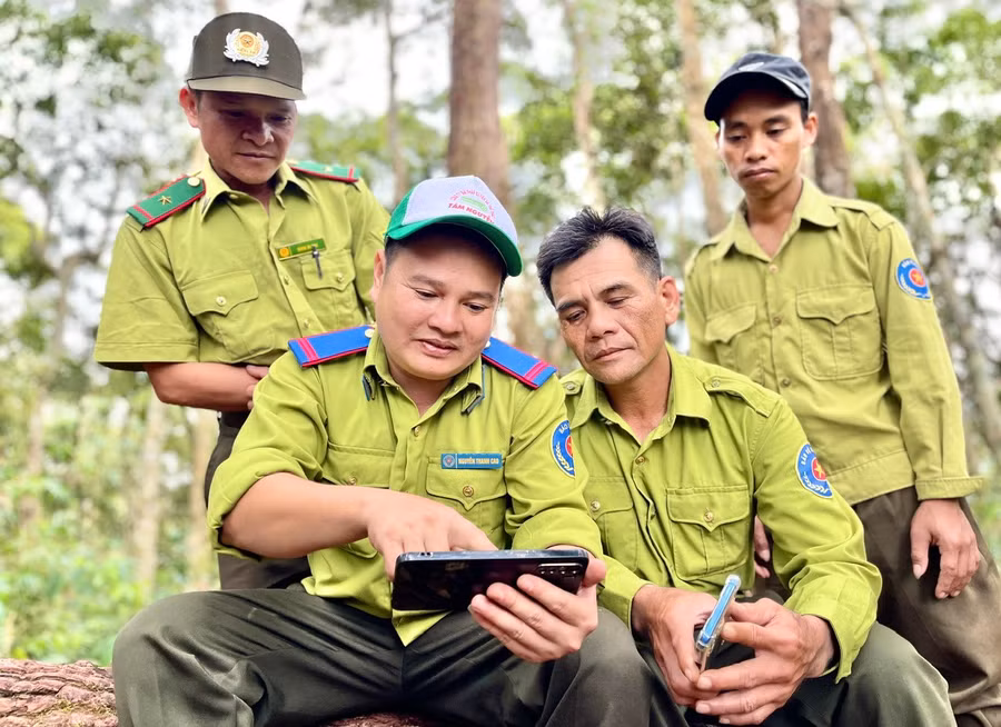 can-bo-nhan-vien-tram-bao-ve-rung-so-6-thuoc-vuon-quoc-gia-kon-ka-kinh-ung-dung-phan-mem-cong-nghe-trong-cong-tac-quan-ly-bao-ve-rung.jpg